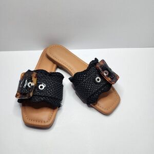 Universal Thread Black and Tan Sandals